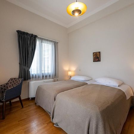 Angelinas Quarters - Kalamata Mediterranean Villas Extérieur photo