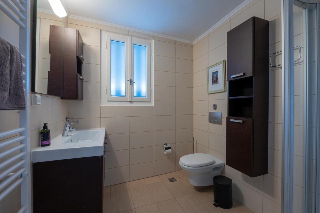 Angelinas Quarters - Kalamata Mediterranean Villas Extérieur photo