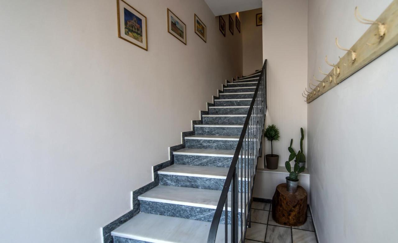 Angelinas Quarters - Kalamata Mediterranean Villas Extérieur photo