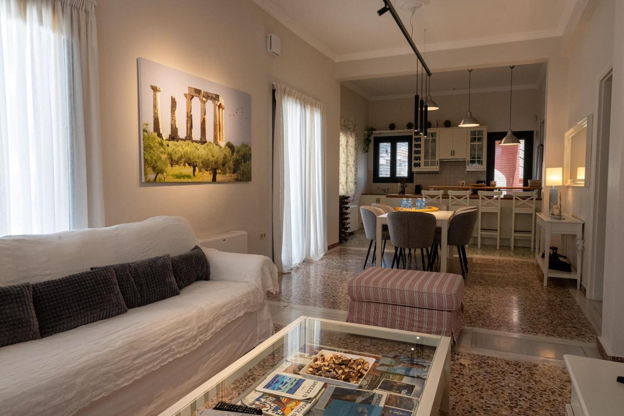 Angelinas Quarters - Kalamata Mediterranean Villas Extérieur photo
