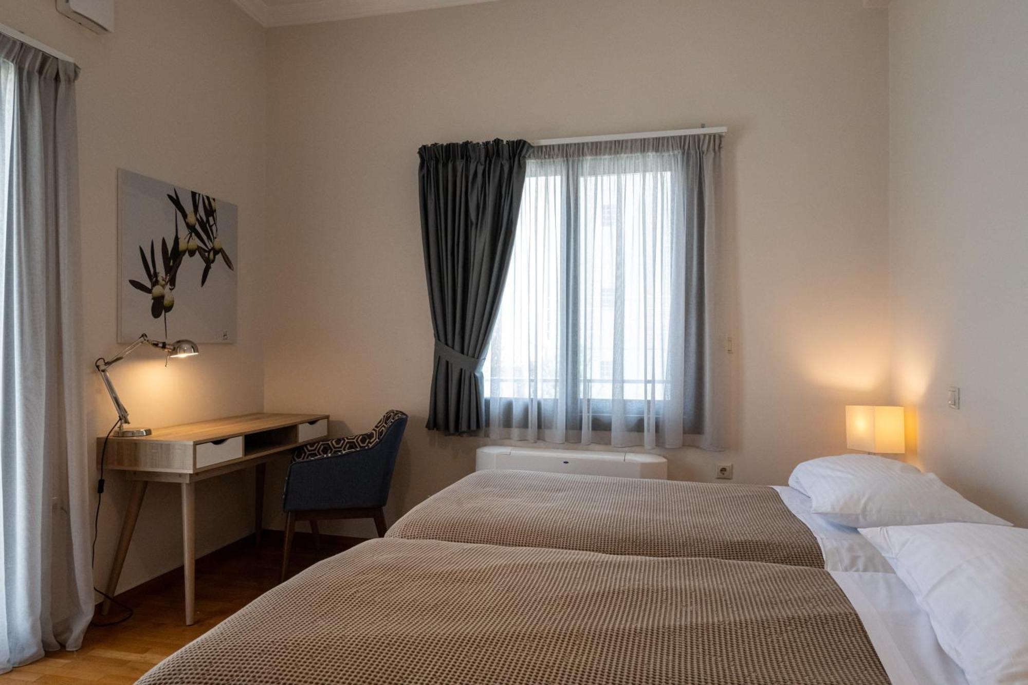 Angelinas Quarters - Kalamata Mediterranean Villas Extérieur photo