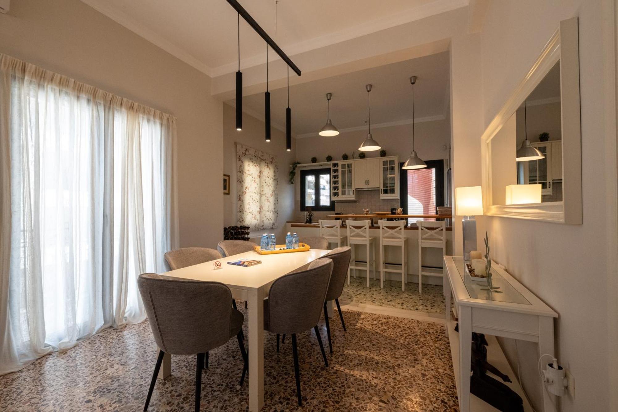 Angelinas Quarters - Kalamata Mediterranean Villas Extérieur photo
