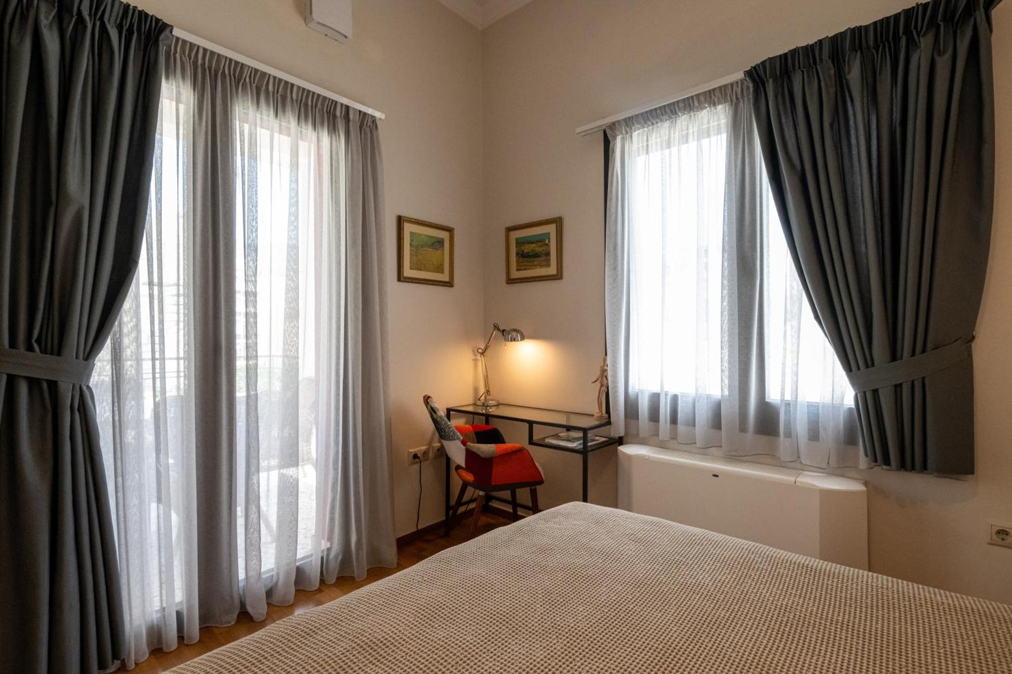 Angelinas Quarters - Kalamata Mediterranean Villas Extérieur photo