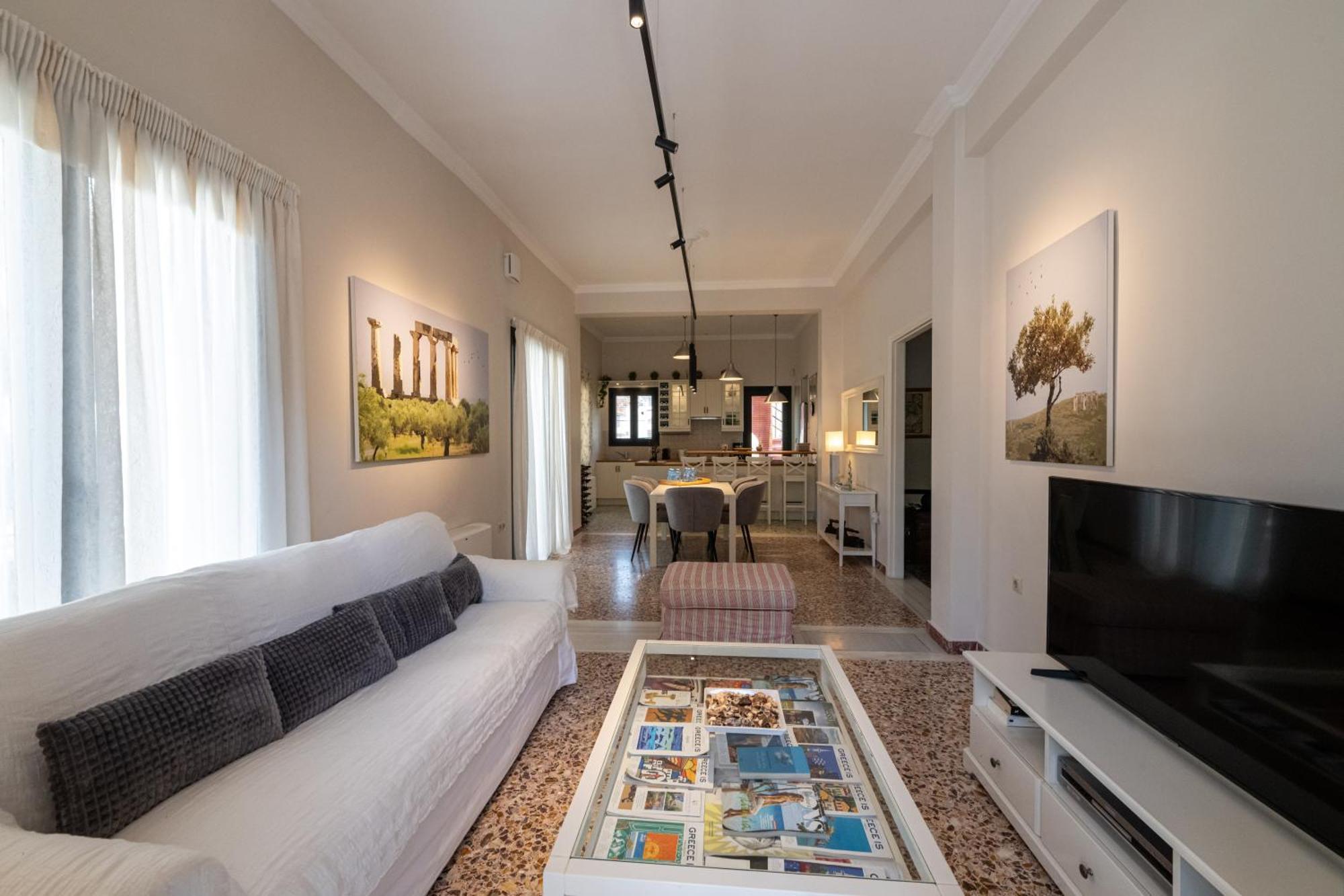 Angelinas Quarters - Kalamata Mediterranean Villas Extérieur photo